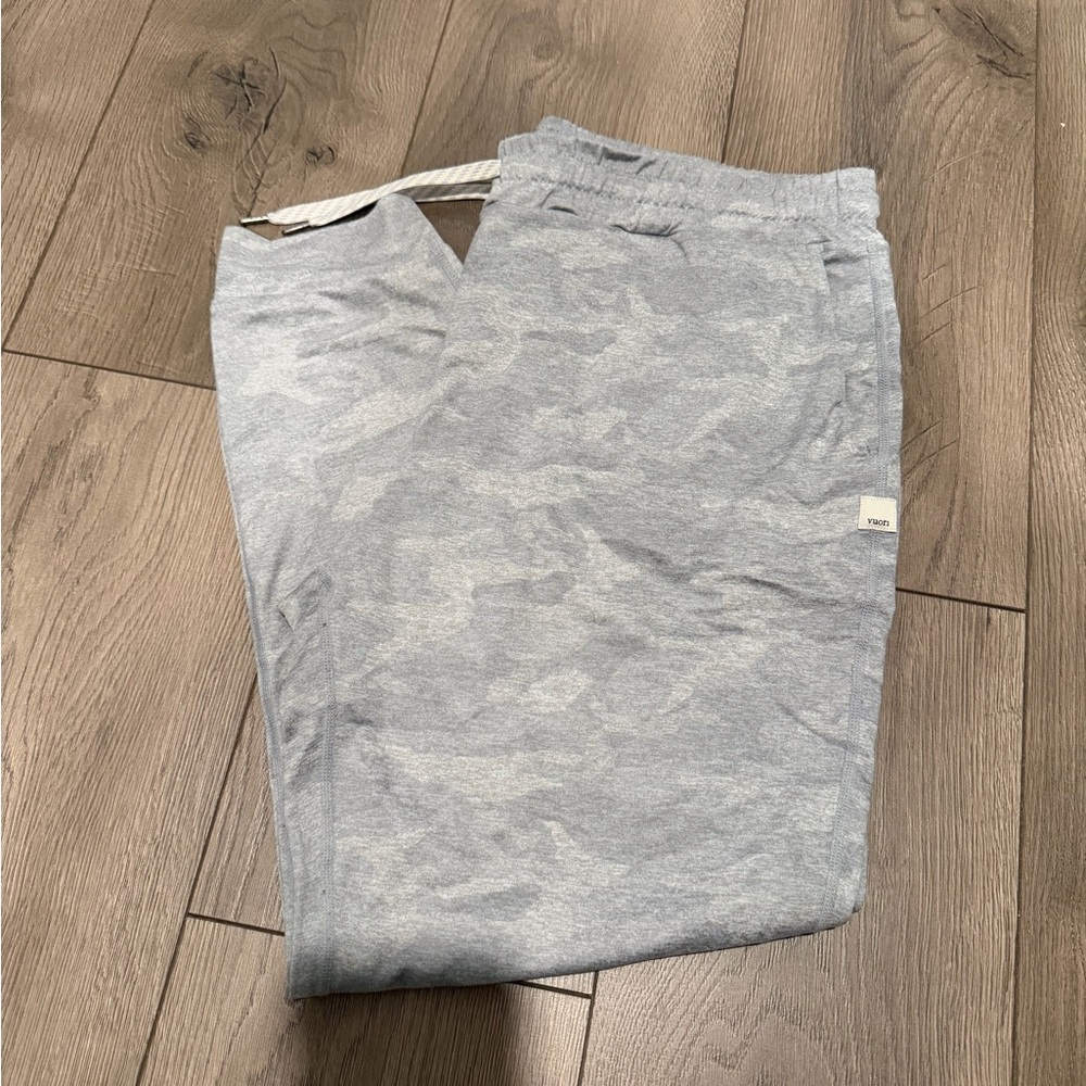 Women's Vuori Performance joggers - size Large, light grey camo